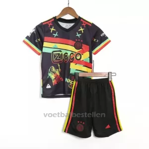 Ajax Amsterdam x Bob Marley Tenue Kinderen 23/24 Speciaal Ajax Amsterdam x Bob Marley Tenue Kinderen 23/24 Speciaal