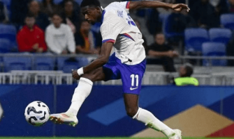 Dembele neemt het shirt met nummer 7 over dat Griezmann achterliet Dembele neemt het shirt met nummer 7 over dat Griezmann achterliet