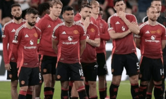 Manchester United zet al zijn spelers te koop en begint aan een grondige reconstructie Manchester United zet al zijn spelers te koop en begint aan een grondige reconstructie