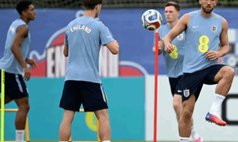 De diefstal van de trainingsmaterialen van Engeland zorgt voor verhitte discussies