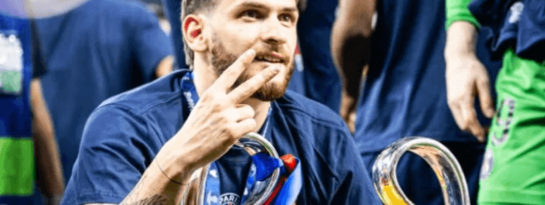 Khvicha Kvaratskhelia uitgeroepen tot Champions League-speler van het jaar Khvicha Kvaratskhelia uitgeroepen tot Champions League-speler van het jaar