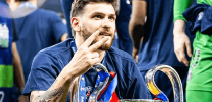 Khvicha Kvaratskhelia uitgeroepen tot Champions League-speler van het jaar