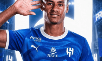 Ollie Watkins scoort bij zijn debuut! Commentaar na de wedstrijd leidt tot verhitte discussie
